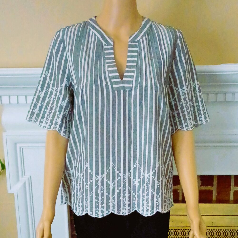 Lucky Brand Stripe Embroidered Top S Short Sleeved V-Neck Gray White Boho Tunic